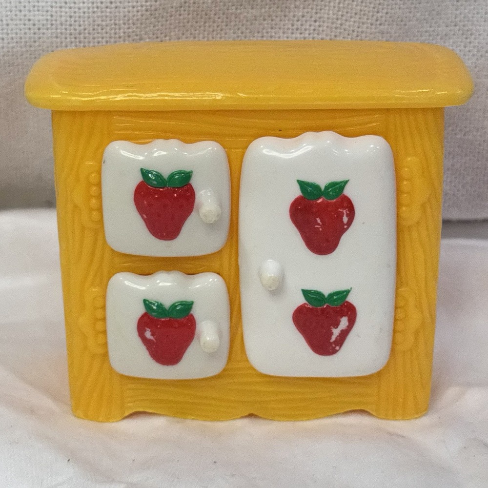 Vtg Strawberry Shortcake Berry Happy Home Cabinet Ice Box Kitchen Furniture